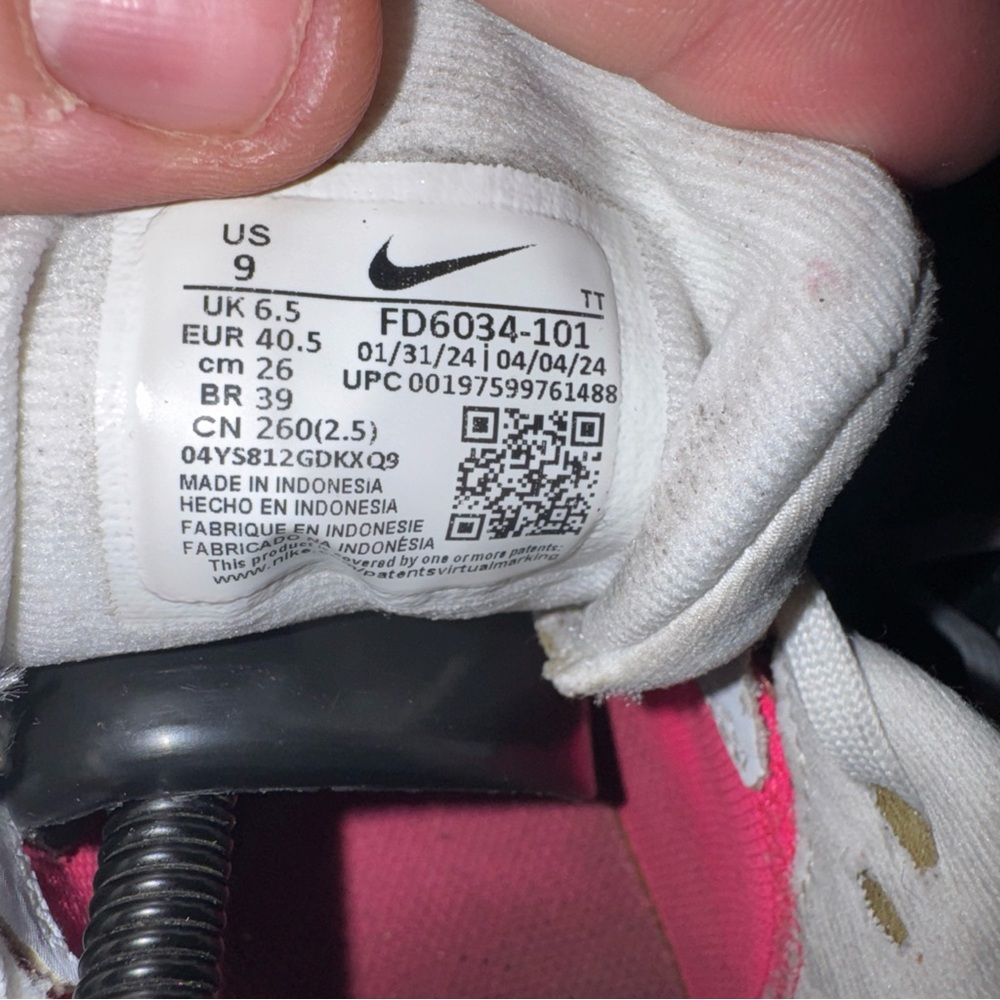 Nike Women’s Size 9.0 Quest Gray  Athletic Running Shoes - Picture 6 of 6